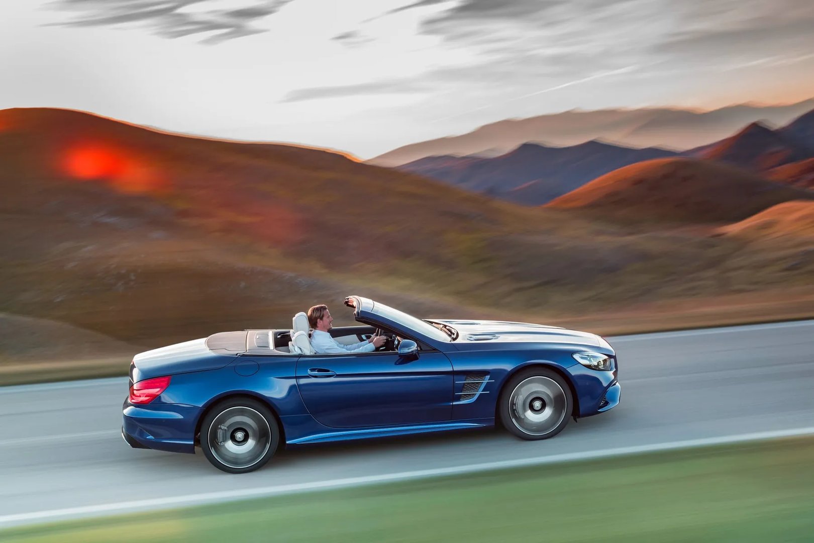 Mercedes_SL-Class_6_generation_restyling__Roadster__9.jpg