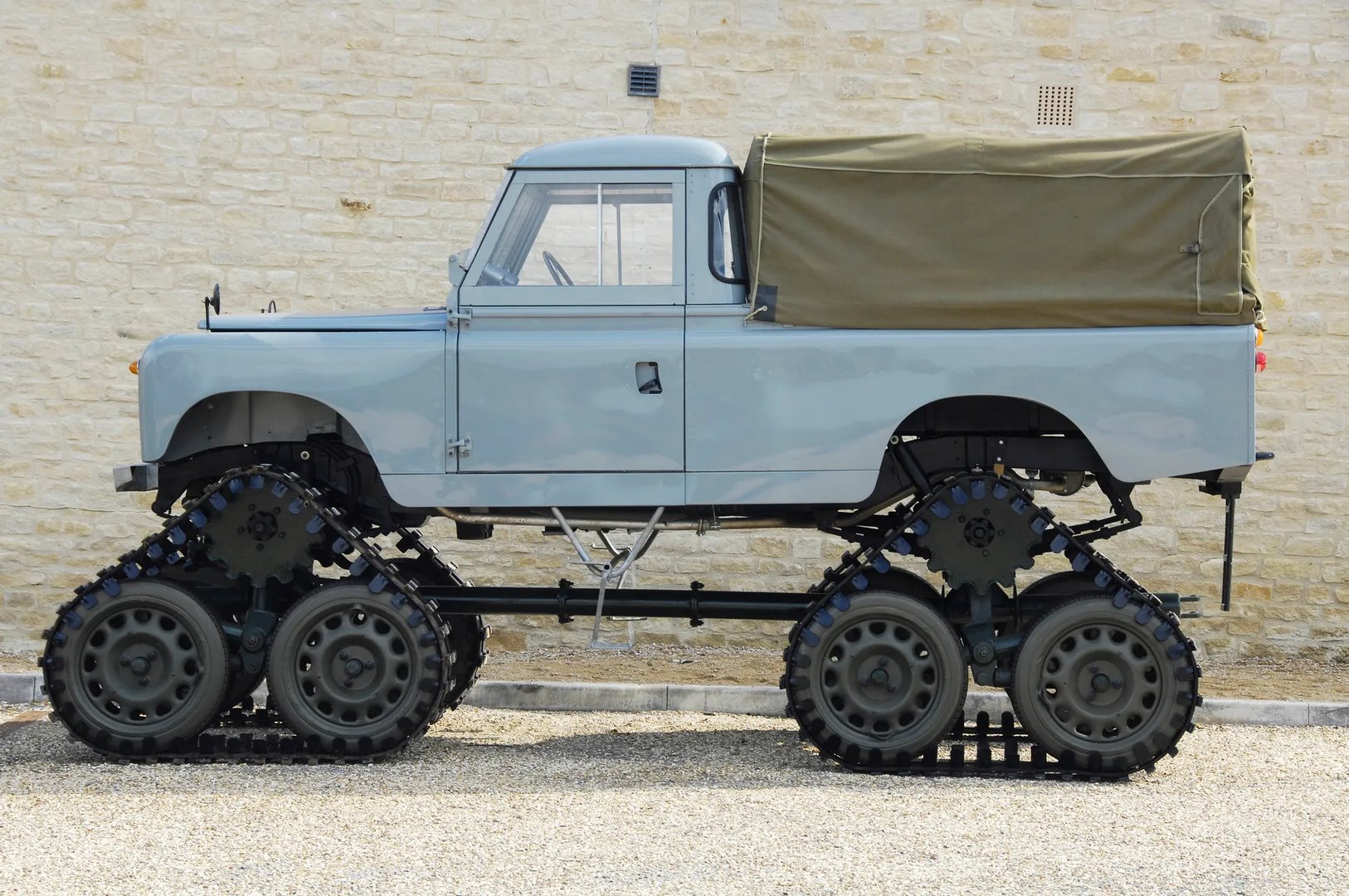 Land Rover_Series_II_1_generation__Pickup_single-cab__6.jpg