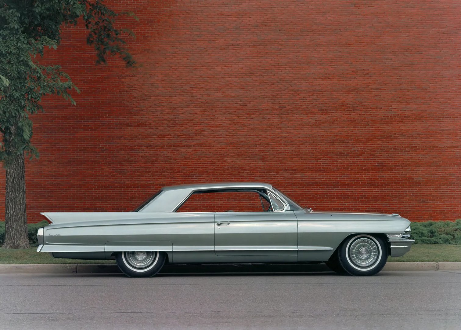 Cadillac_DeVille_2_generation__Coupe__6.jpg