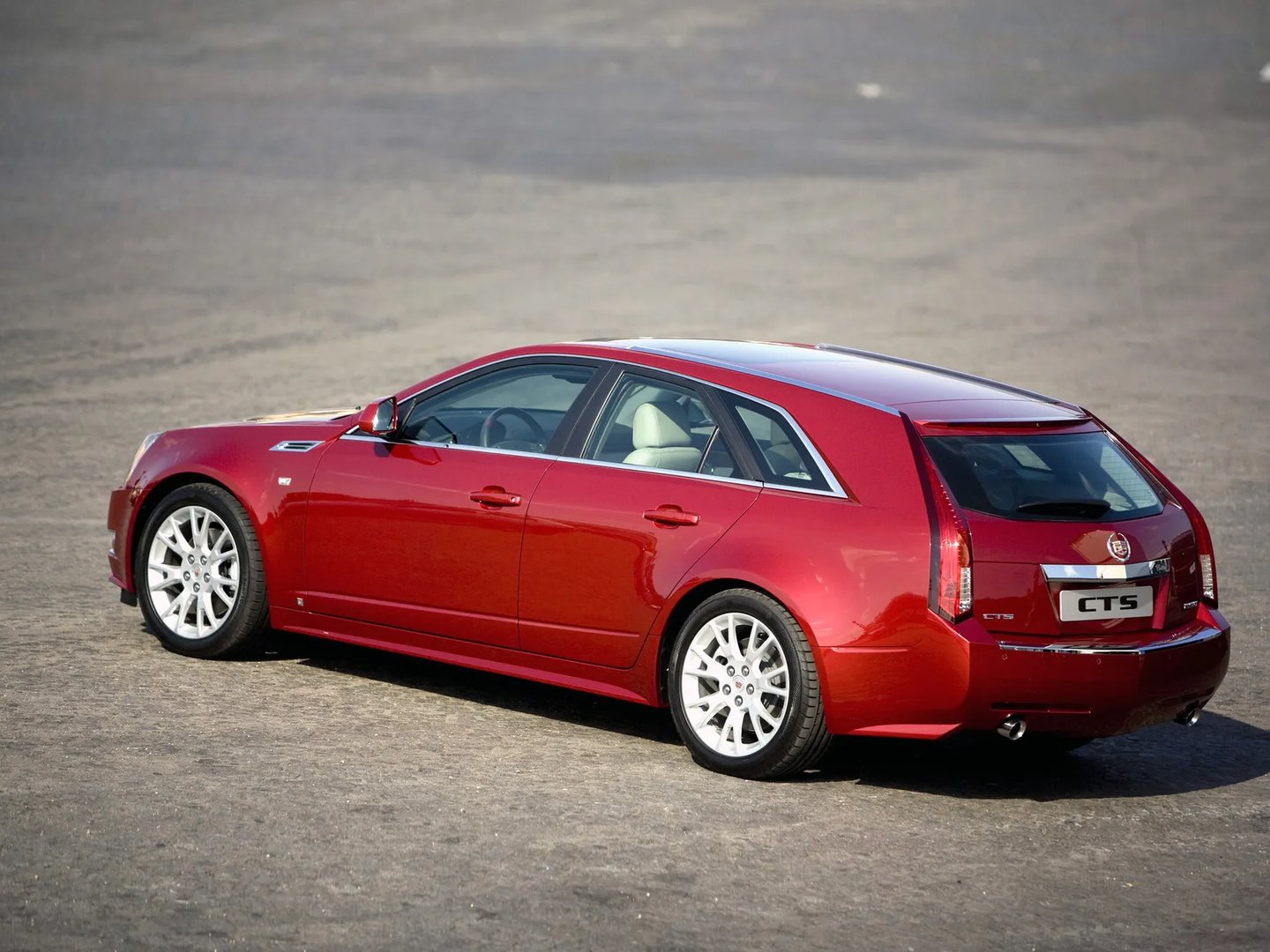 Cadillac_CTS_2_generation__Estate_5-door__8.jpg