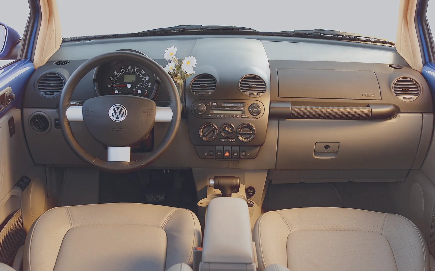 Volkswagen_Beetle_1_generation__Hatchback_3-door__12.jpg