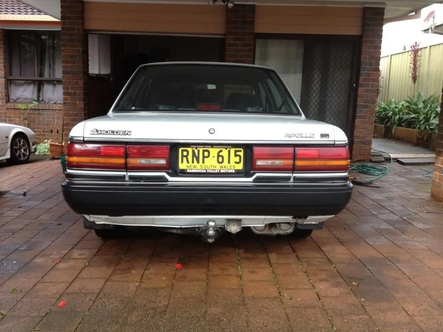 Holden_Apollo_1_generation__Sedan__4.jpg