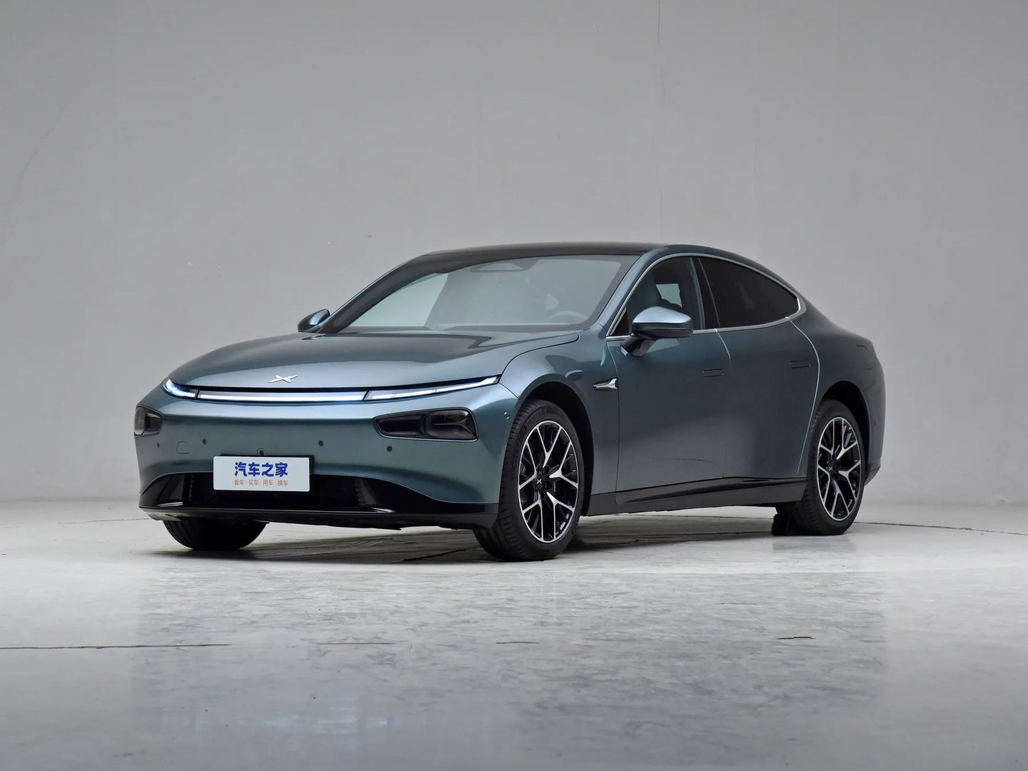 xpeng_P7_1_generation_restyling__Sedan__1.jpg