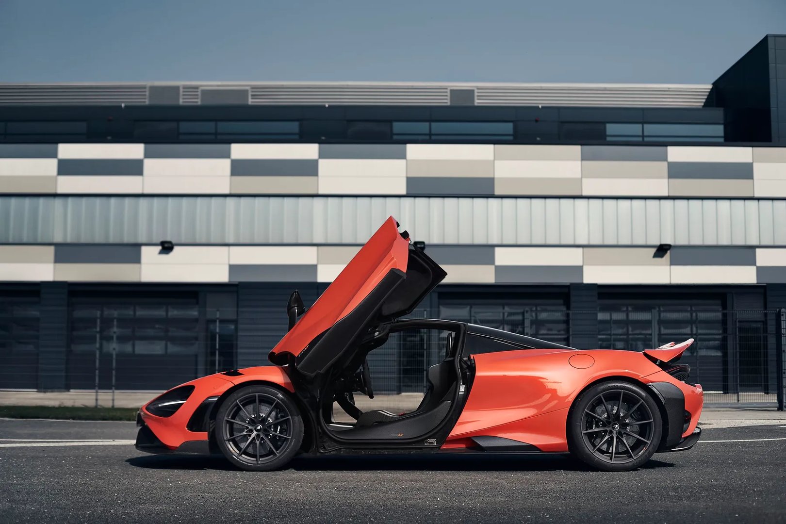 McLaren_765LT_1_generation__Coupe__3.jpg