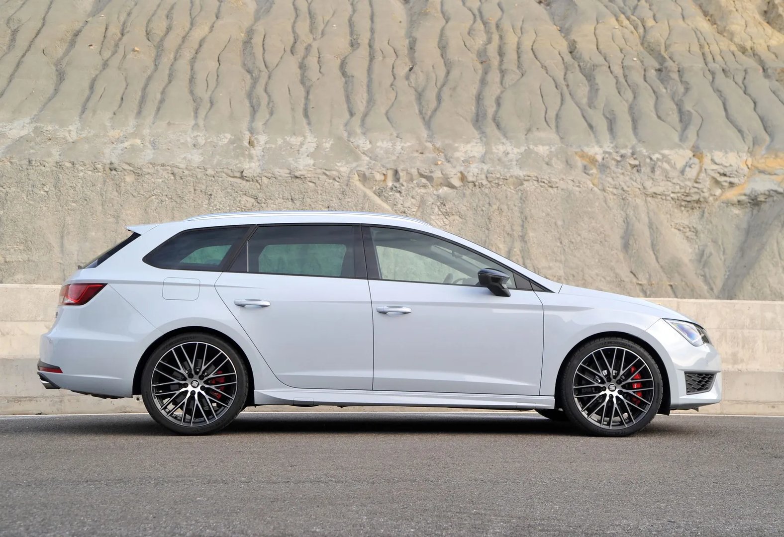 SEAT_Leon_Cupra_3_generation__Estate_5-door__9.jpg