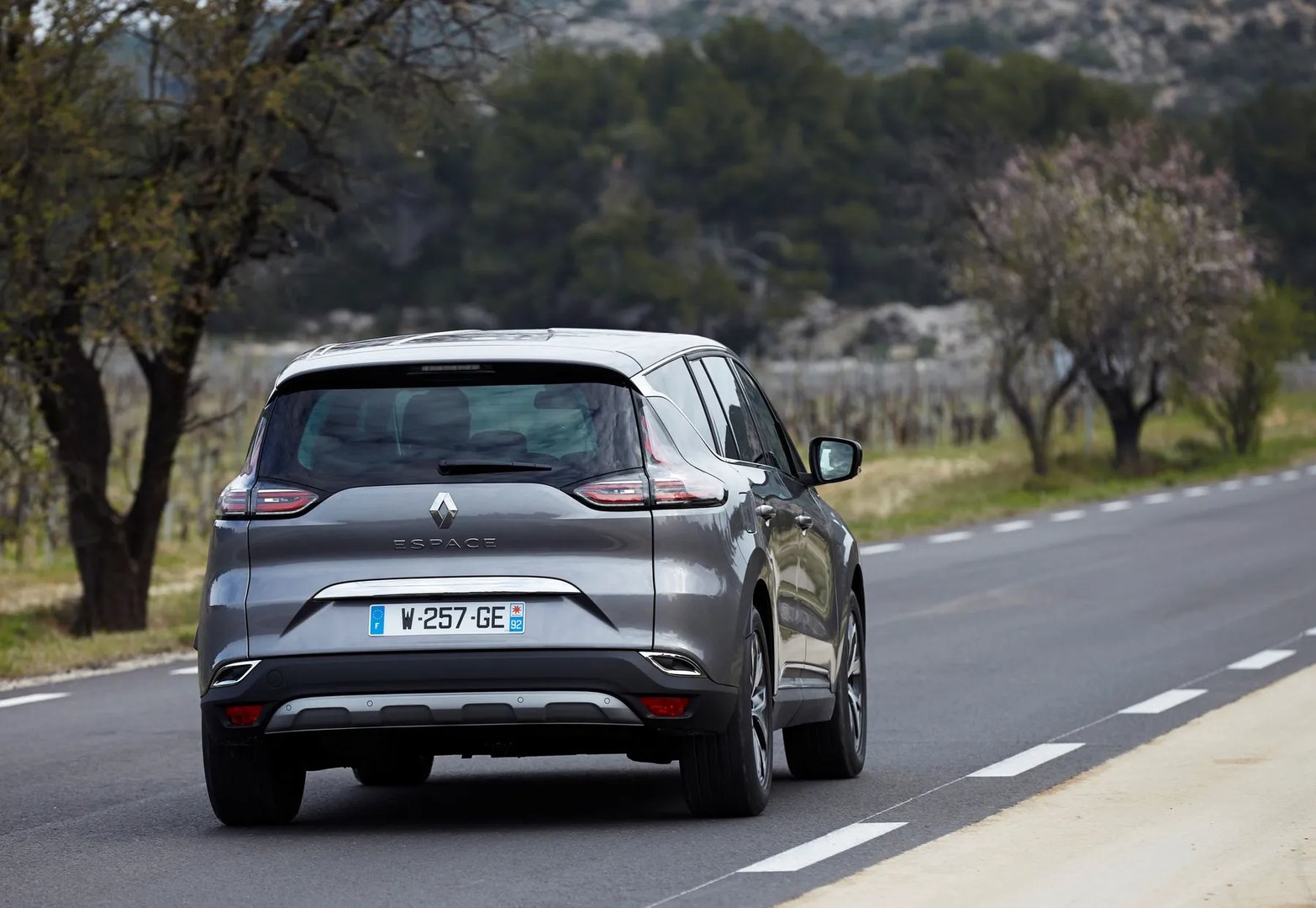Renault_Espace_5_generation__Minivan__7.jpg