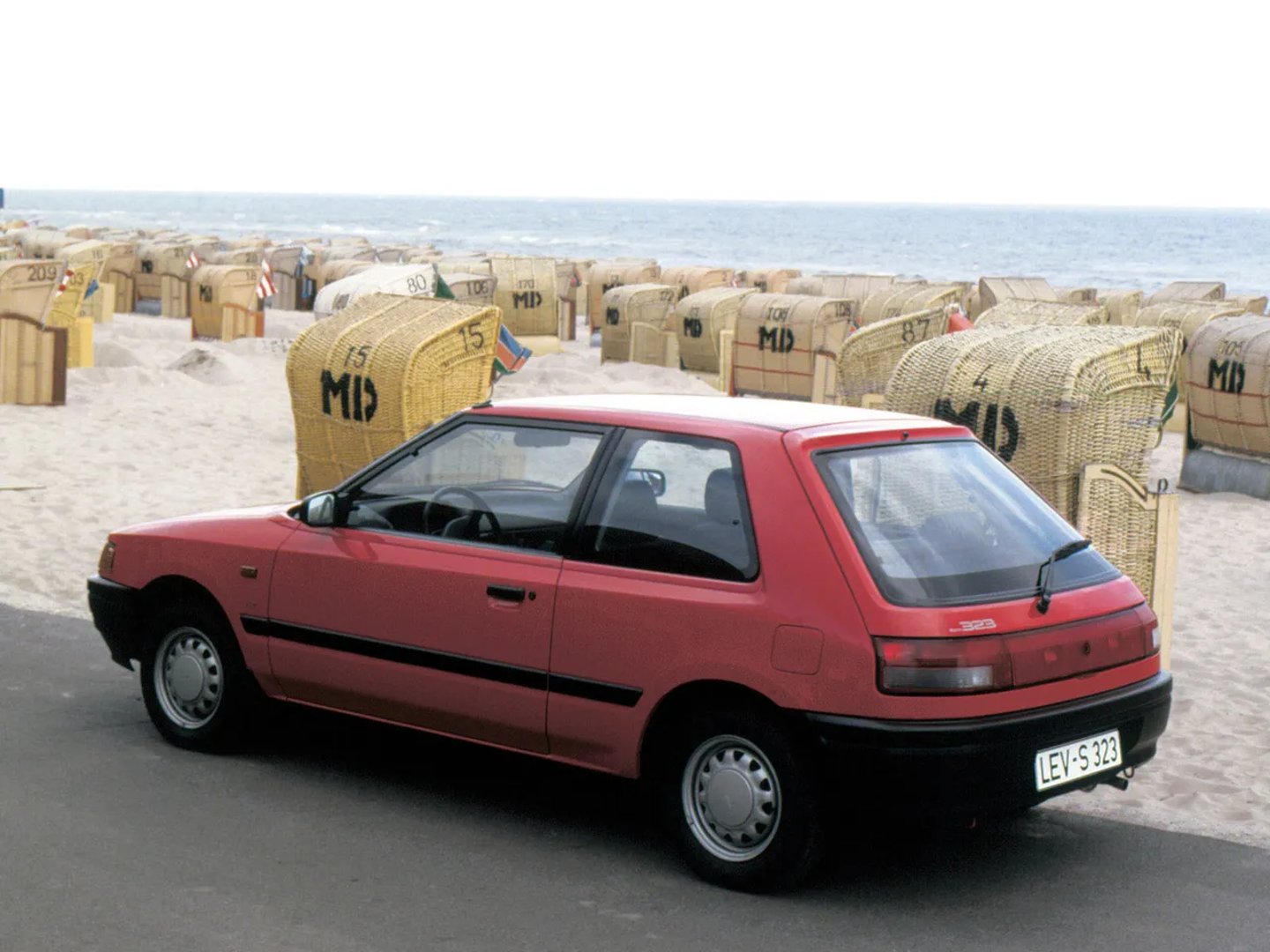 Mazda_323_Lantis_4_generation__Hatchback_3-door__6.jpg