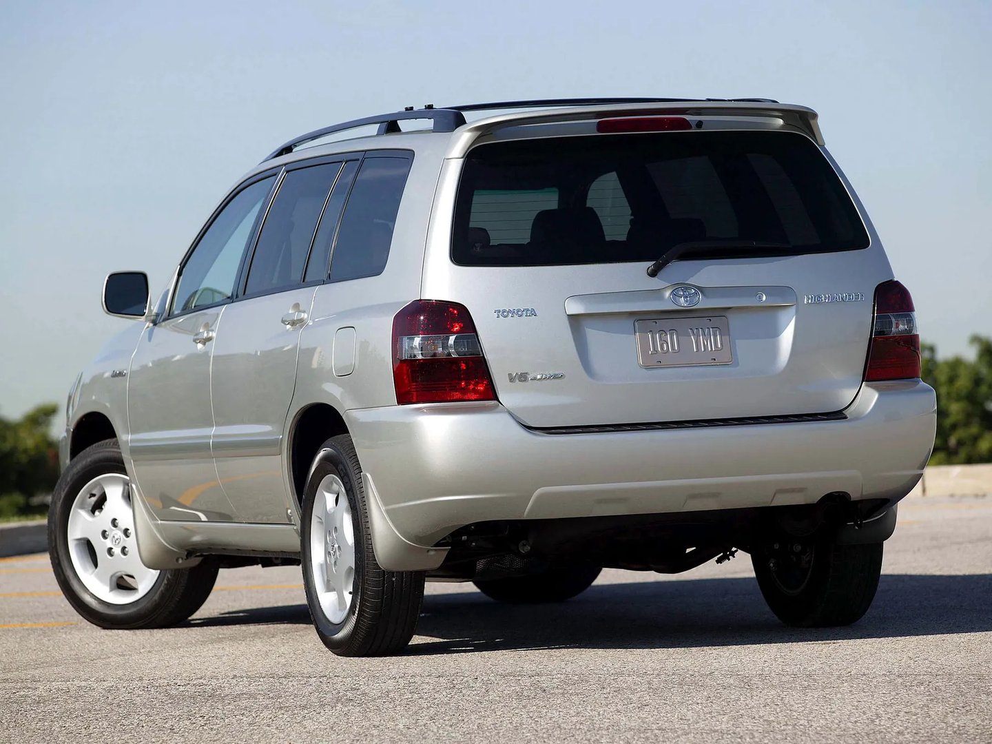 Toyota_Highlander_1_generation_restyling__SUV_5-doors__6.jpg