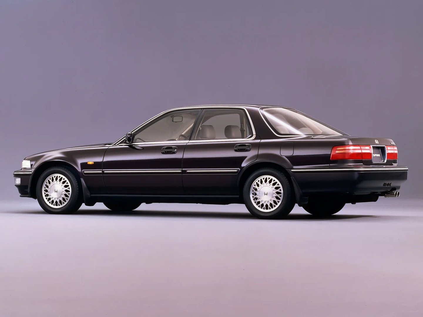 Honda_Inspire_1_generation_restyling__Sedan__1.jpg
