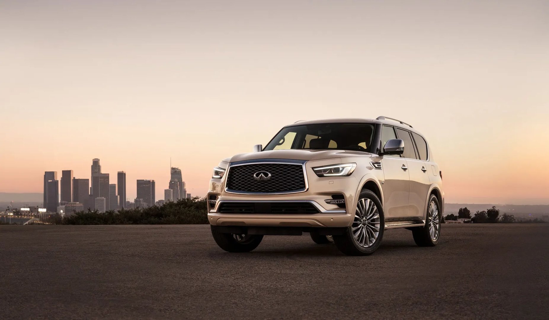 Infiniti_QX80_1_generation_restyling_2__SUV_5-doors__4.jpg