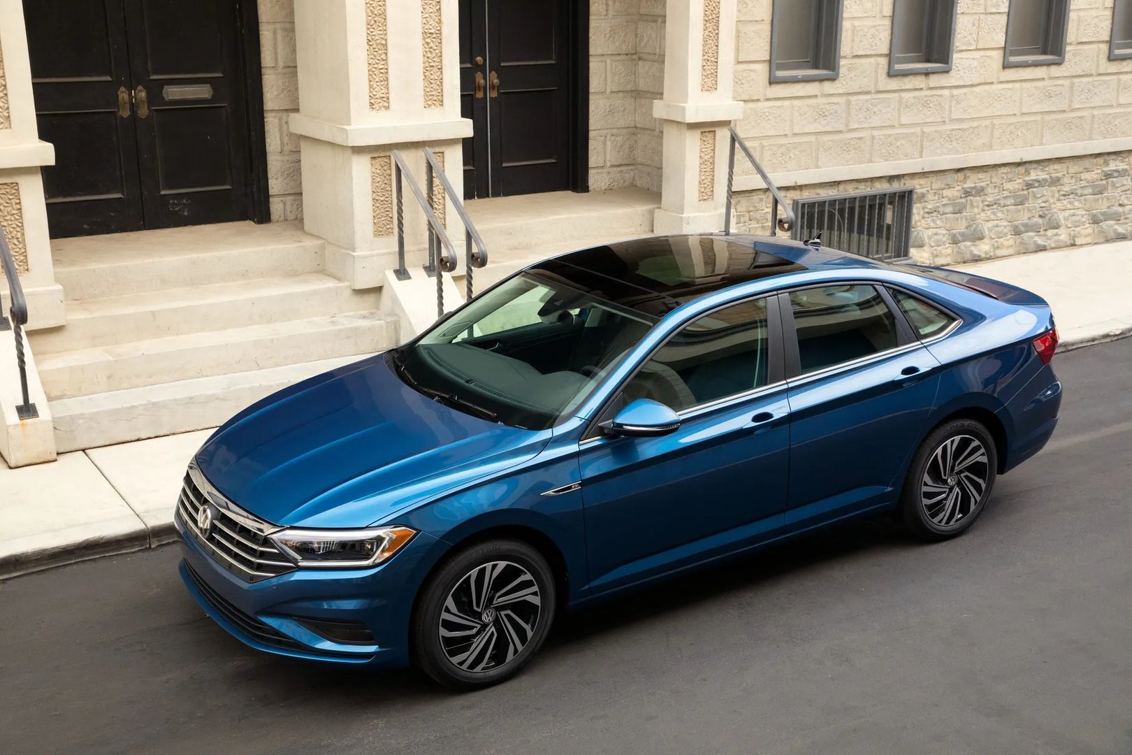 Volkswagen_Jetta_7_generation__Sedan__2.jpg