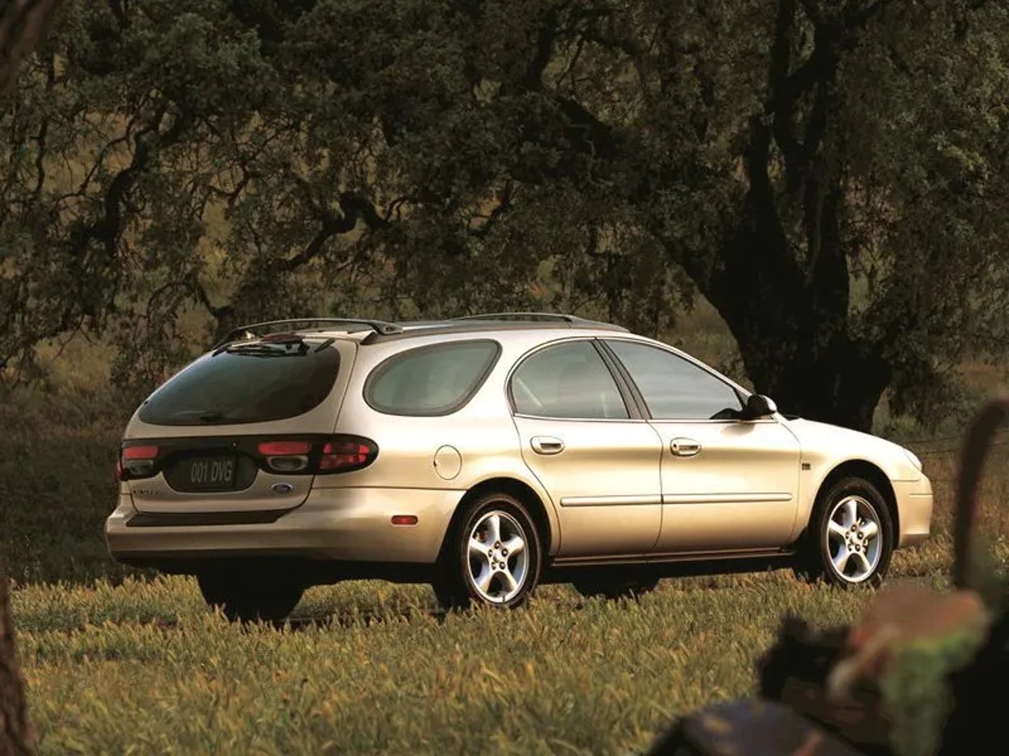 Ford_Taurus_4_generation_restyling__Estate_5-door__1.jpg