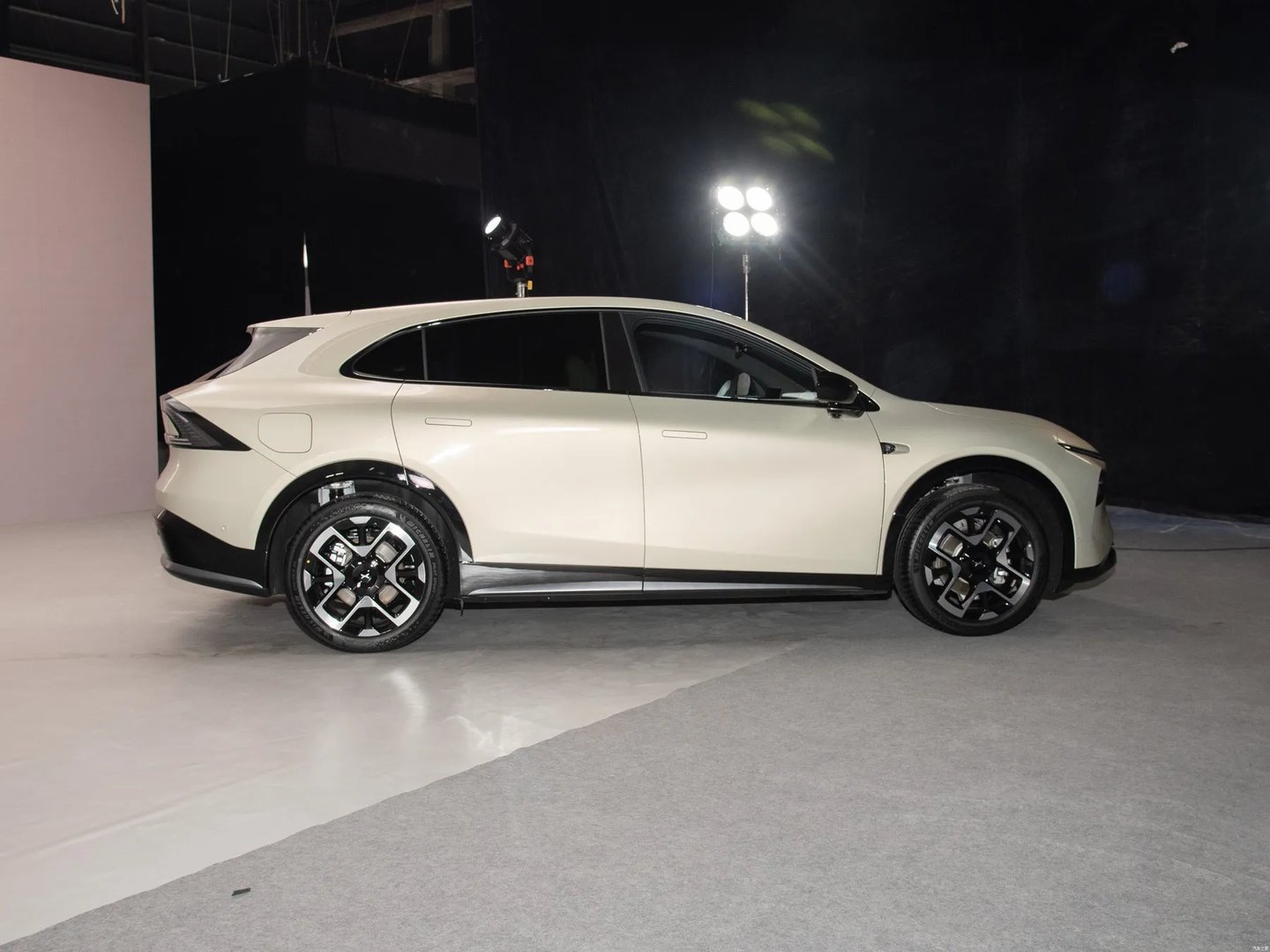 xpeng_G7_1_generation__SUV_5-doors__12.jpg