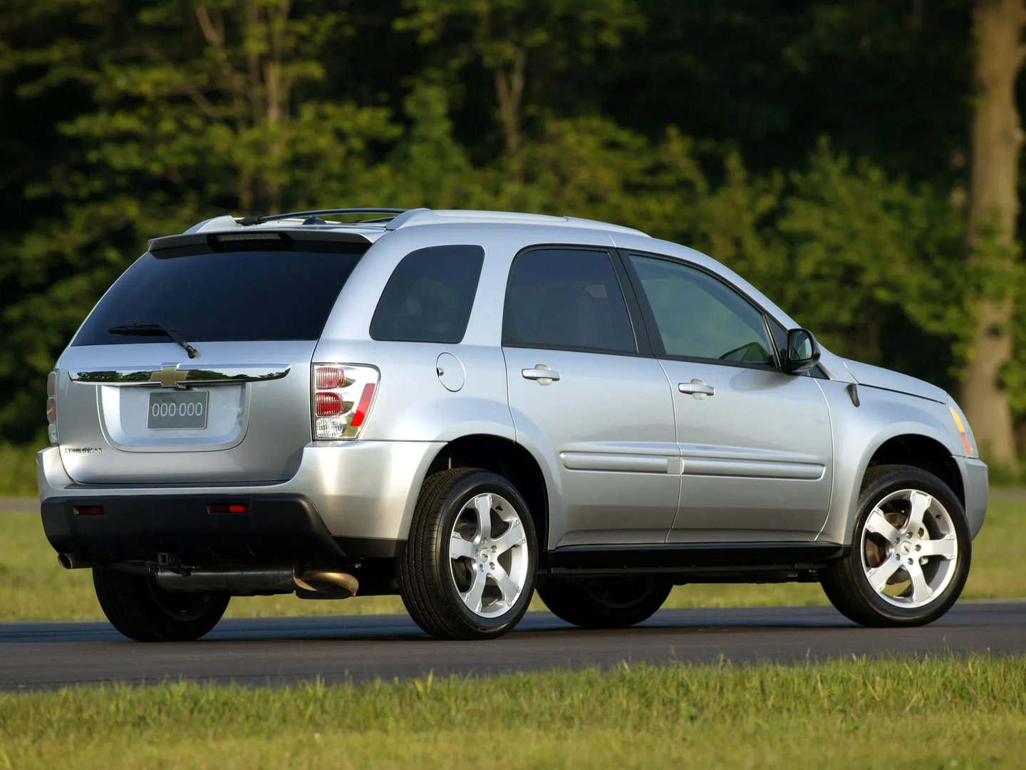 Chevrolet_Equinox_1_generation__SUV_5-doors__10.jpg