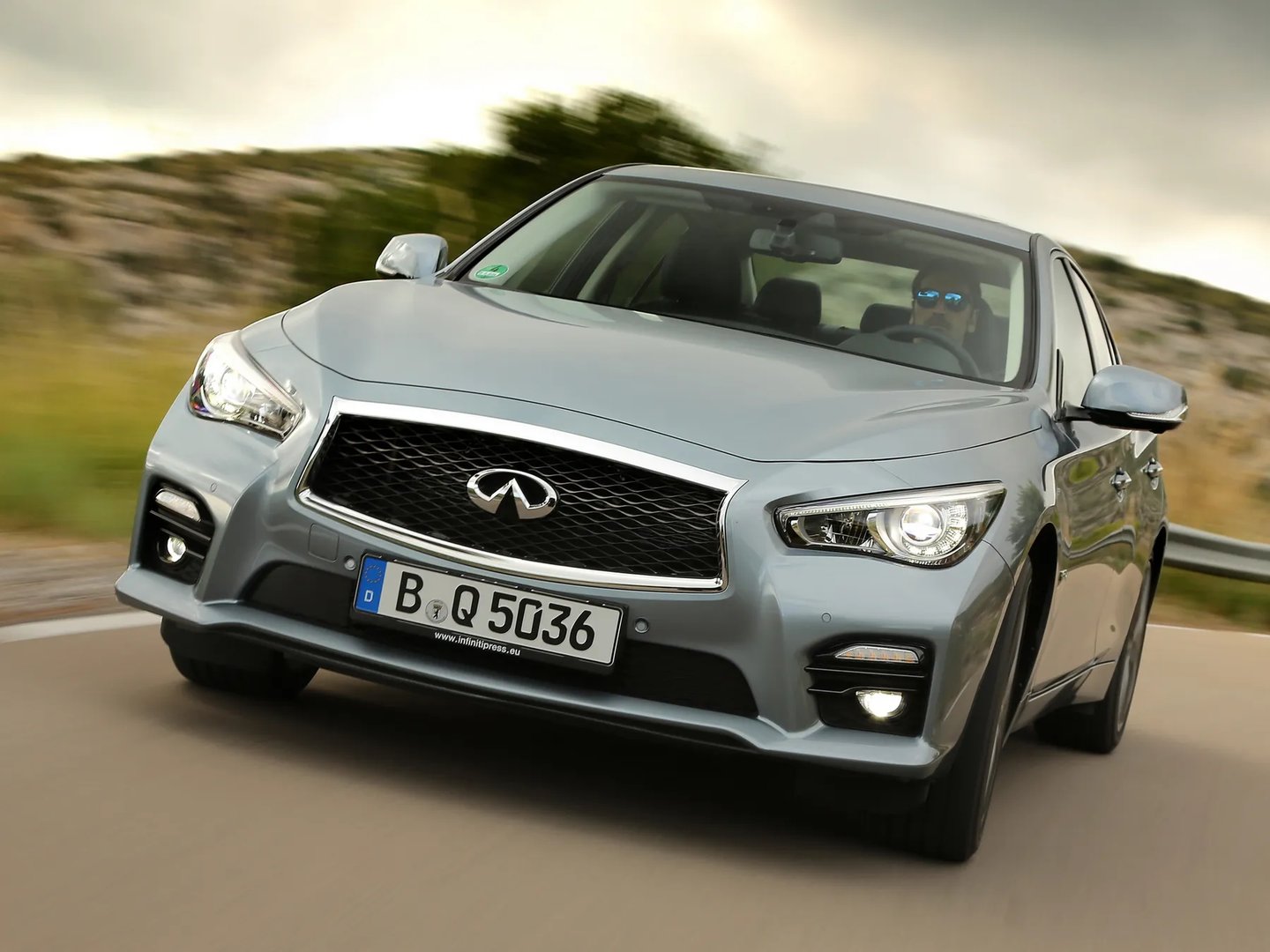 Infiniti_Q50_1_generation__Sedan__9.jpg