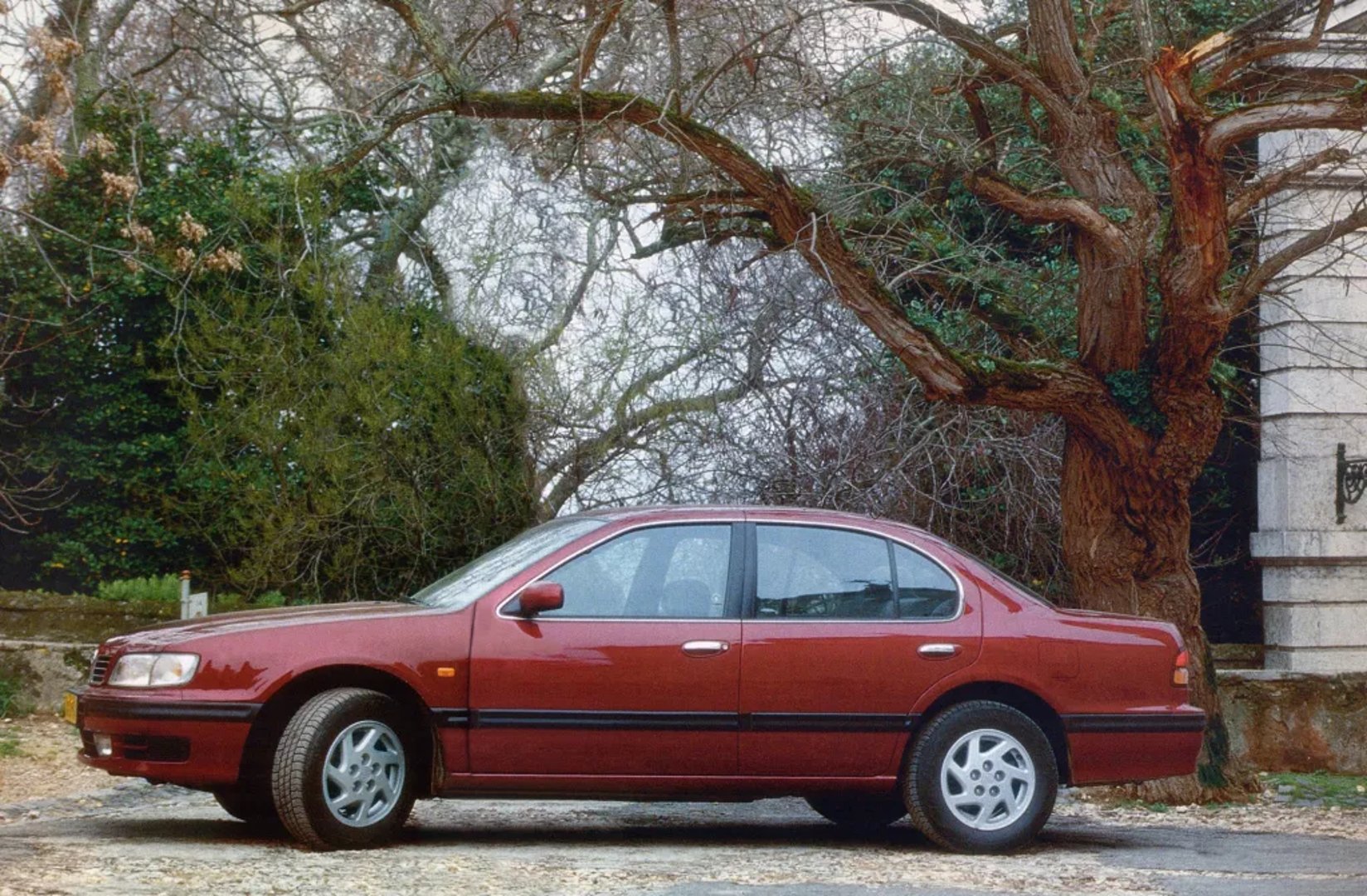 Nissan_Maxima_4_generation__Sedan__2.jpg
