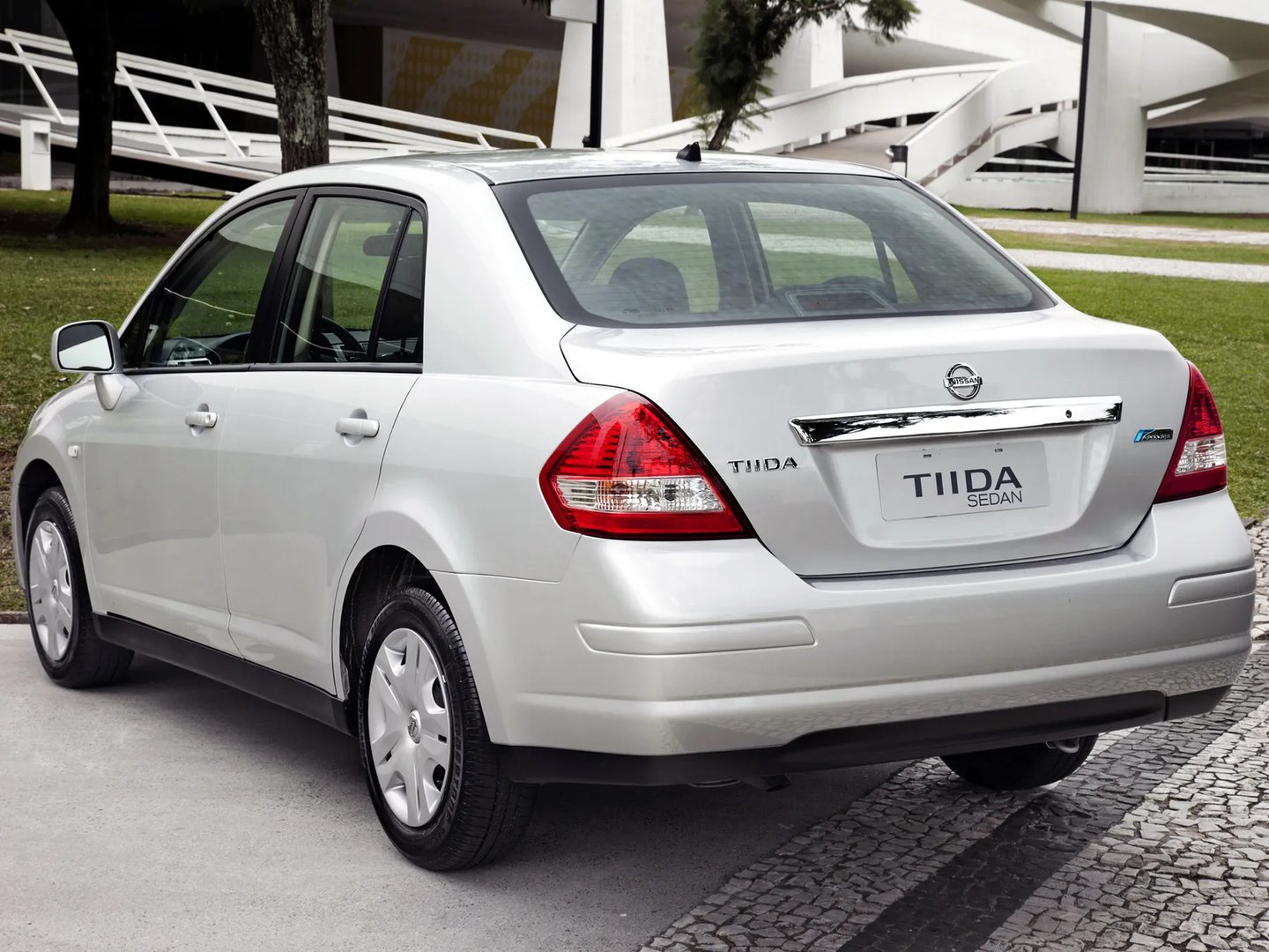 Nissan_Tiida_1_generation_restyling__Sedan__7.jpg