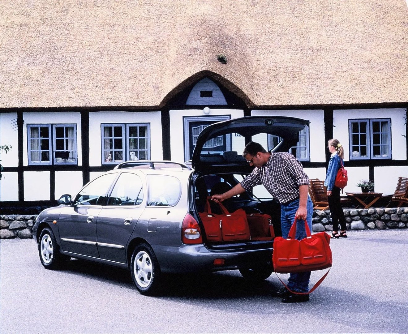Hyundai_Lantra_2_generation_restyling__Estate_5-door__2.jpg