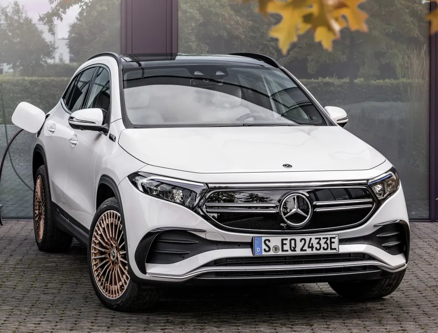 Mercedes_EQA_1_generation__SUV_5-doors__5.jpg