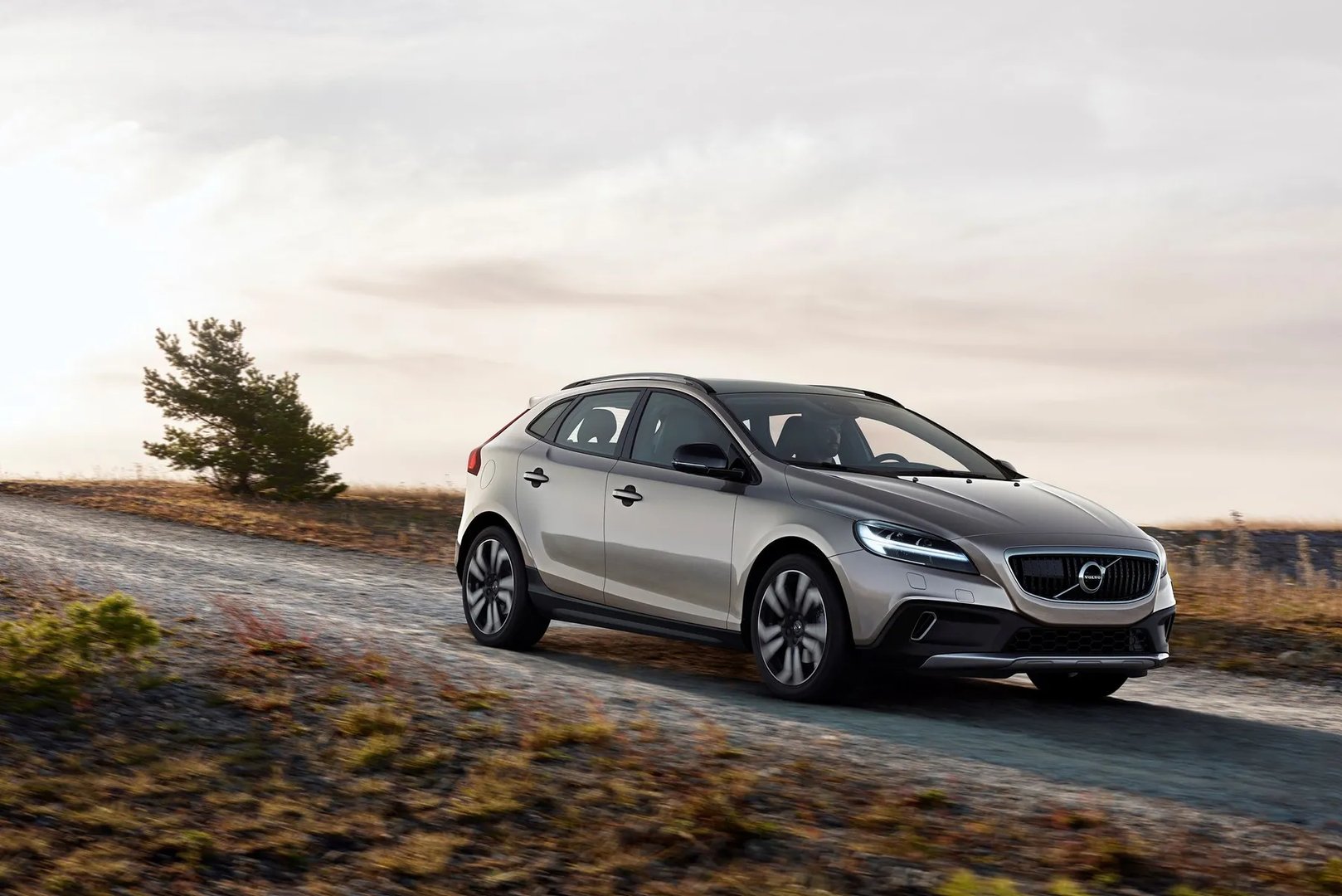 Volvo_V40_Cross_Country_1_generation_restyling__Hatchback_5-door__5.jpg