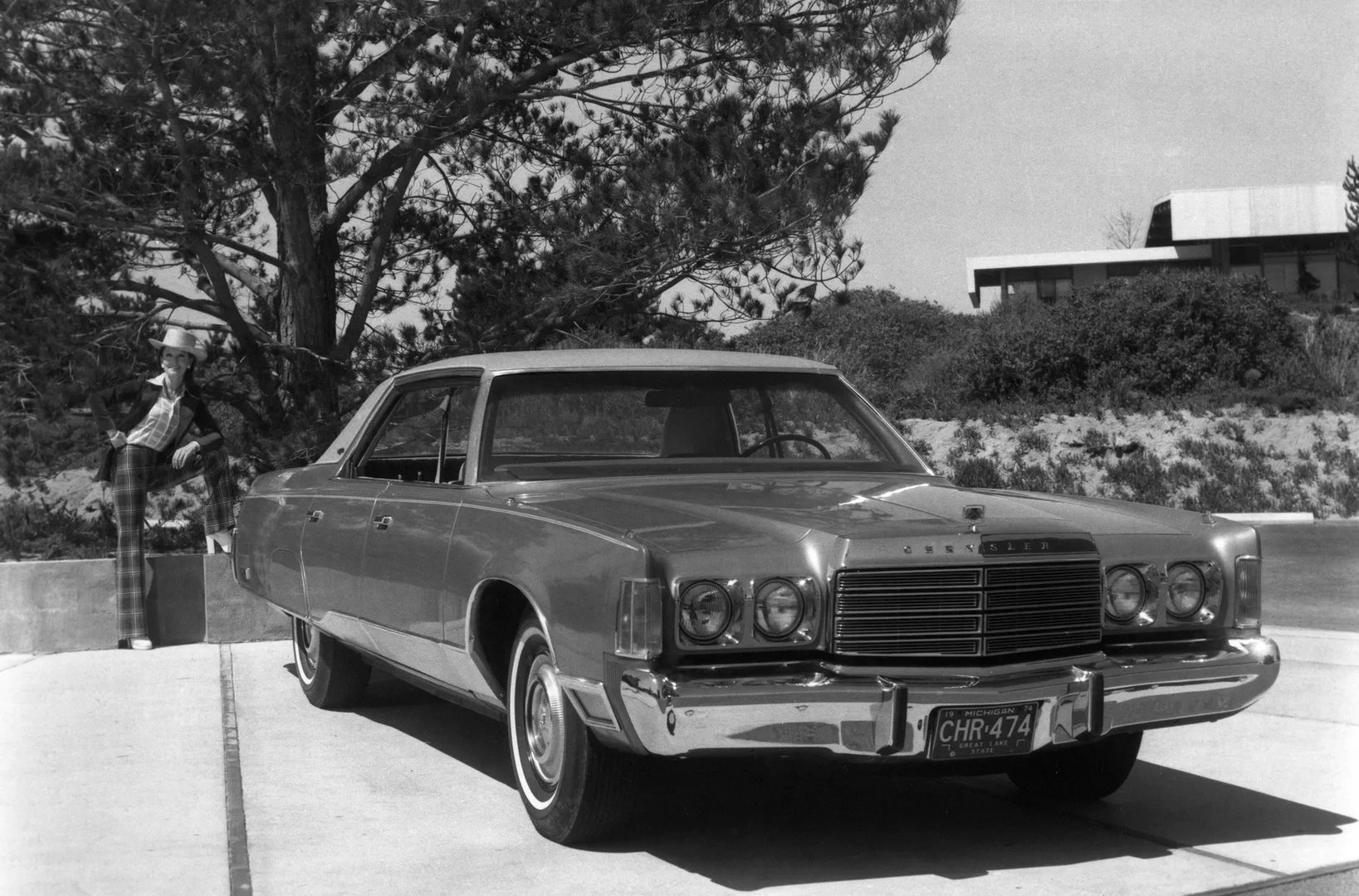 Chrysler_New_Yorker_9_generation__Sedan__1.jpg