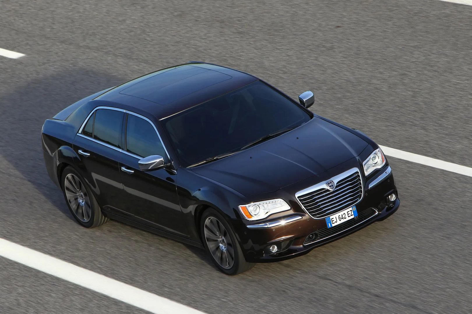 Lancia_Thema_2_generation__Sedan__13.jpg