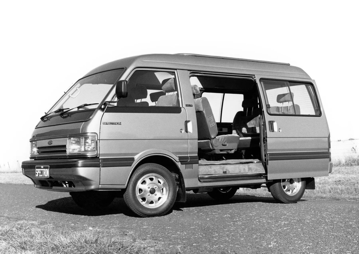 Ford_Spectron_1_generation__Minivan__1.jpg