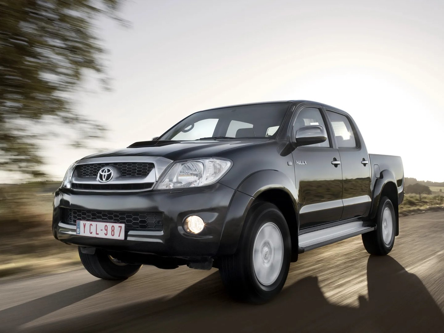 Toyota_Hilux_7_generation_restyling__Pickup_double-cab__8.jpg