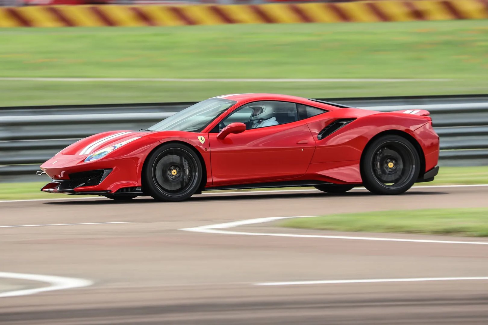 Ferrari_488_2_generation__Coupe__13.jpg