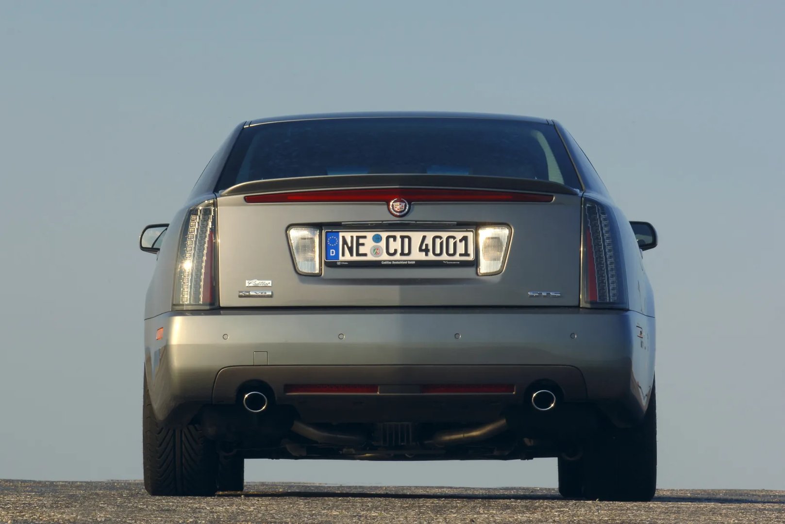 Cadillac_STS_1_generation__Sedan__13.jpg