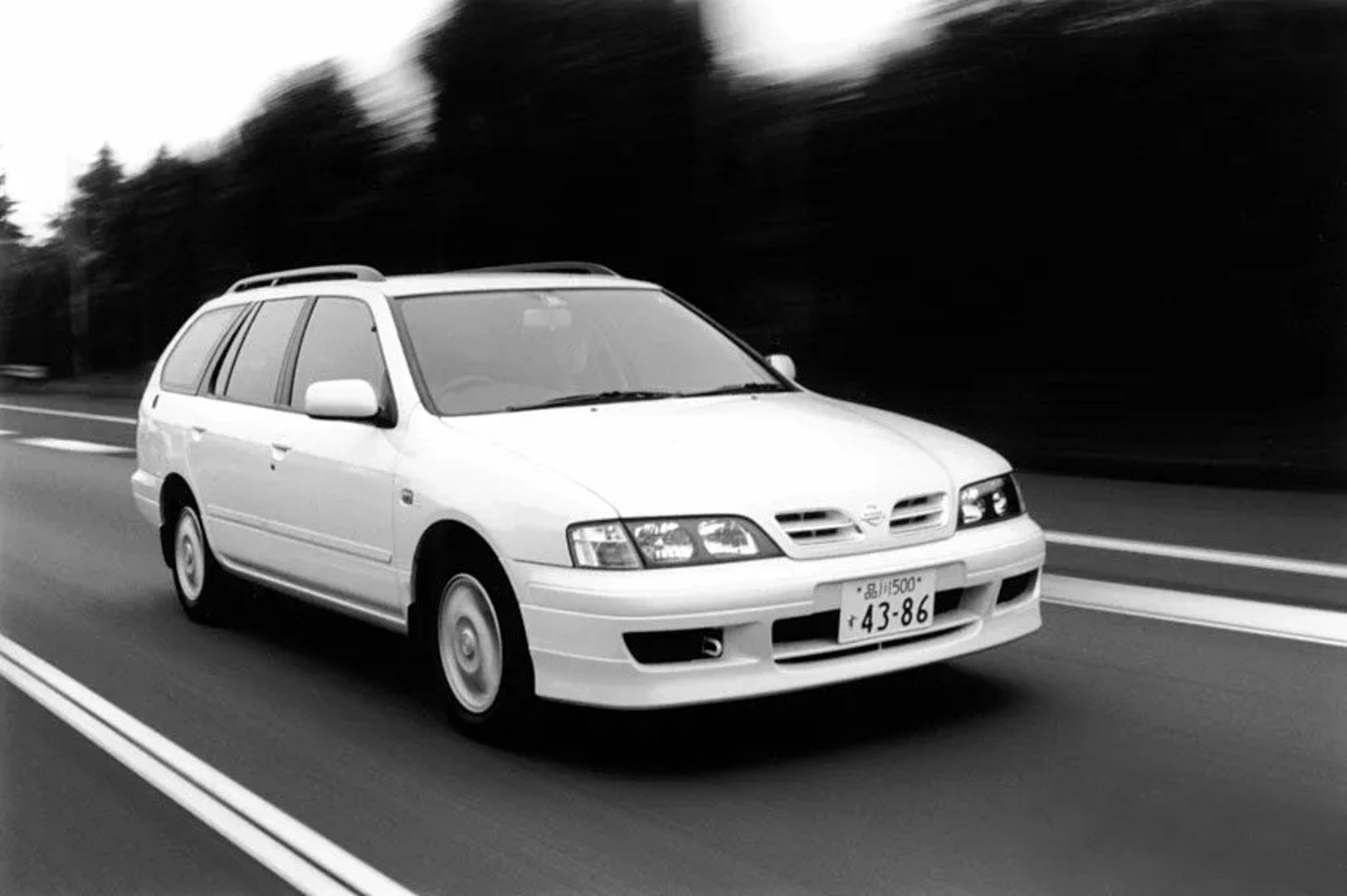 Nissan_Primera_2_generation__Estate_5-door__2.jpg
