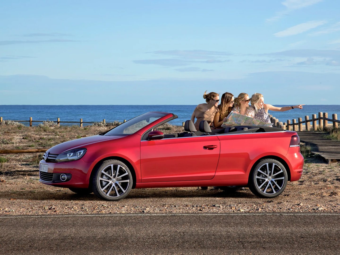 Volkswagen_Golf_6_generation__Cabrio__12.jpg
