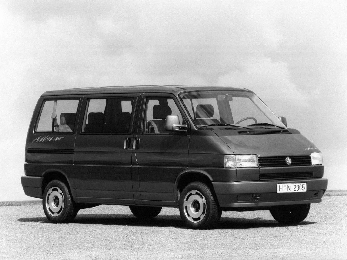 Volkswagen_Multivan_4_generation__Minivan__7.jpg