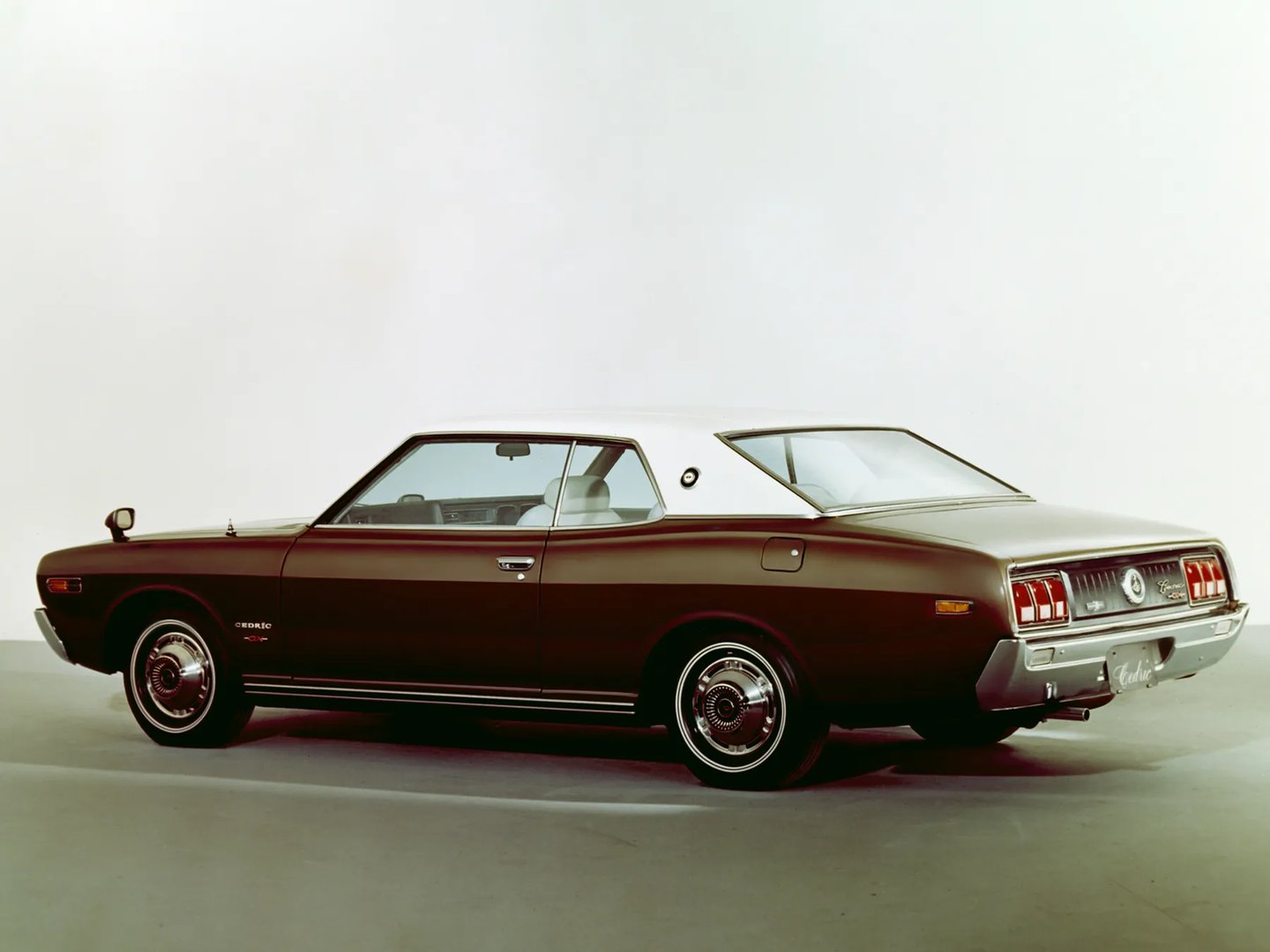 Nissan_Gloria_4_generation__Coupe__1.jpg