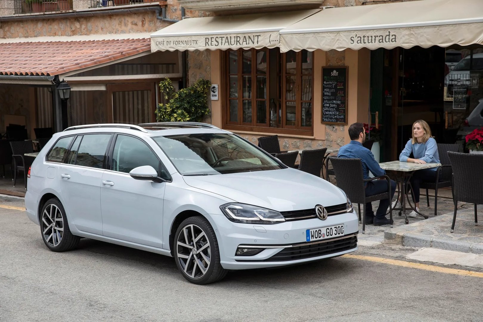 Volkswagen_Golf_7_generation_restyling__Estate_5-door__5.jpg
