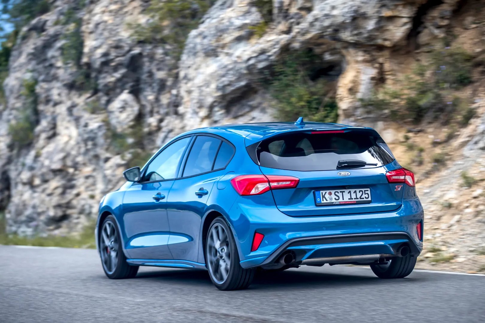 Ford_Focus_ST_4_generation__Hatchback_5-door__4.jpg