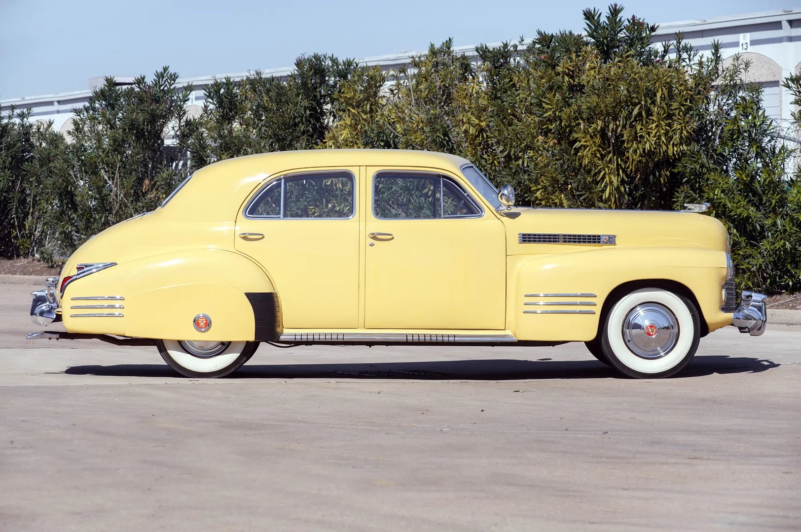 Cadillac_Series_62_1_generation__Sedan__2.jpg