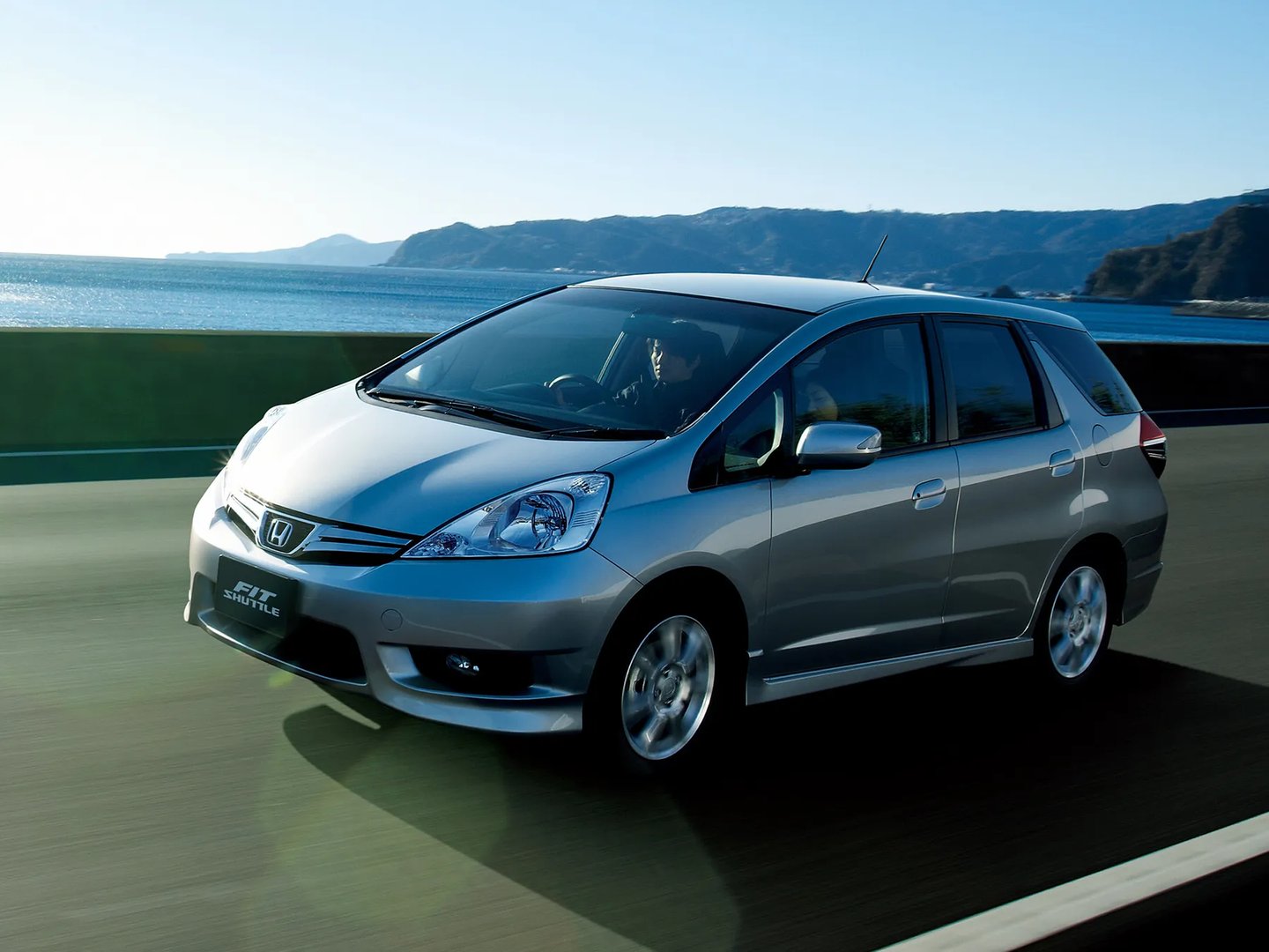 Honda_Fit_Shuttle_1_generation__Estate_5-door__4.jpg