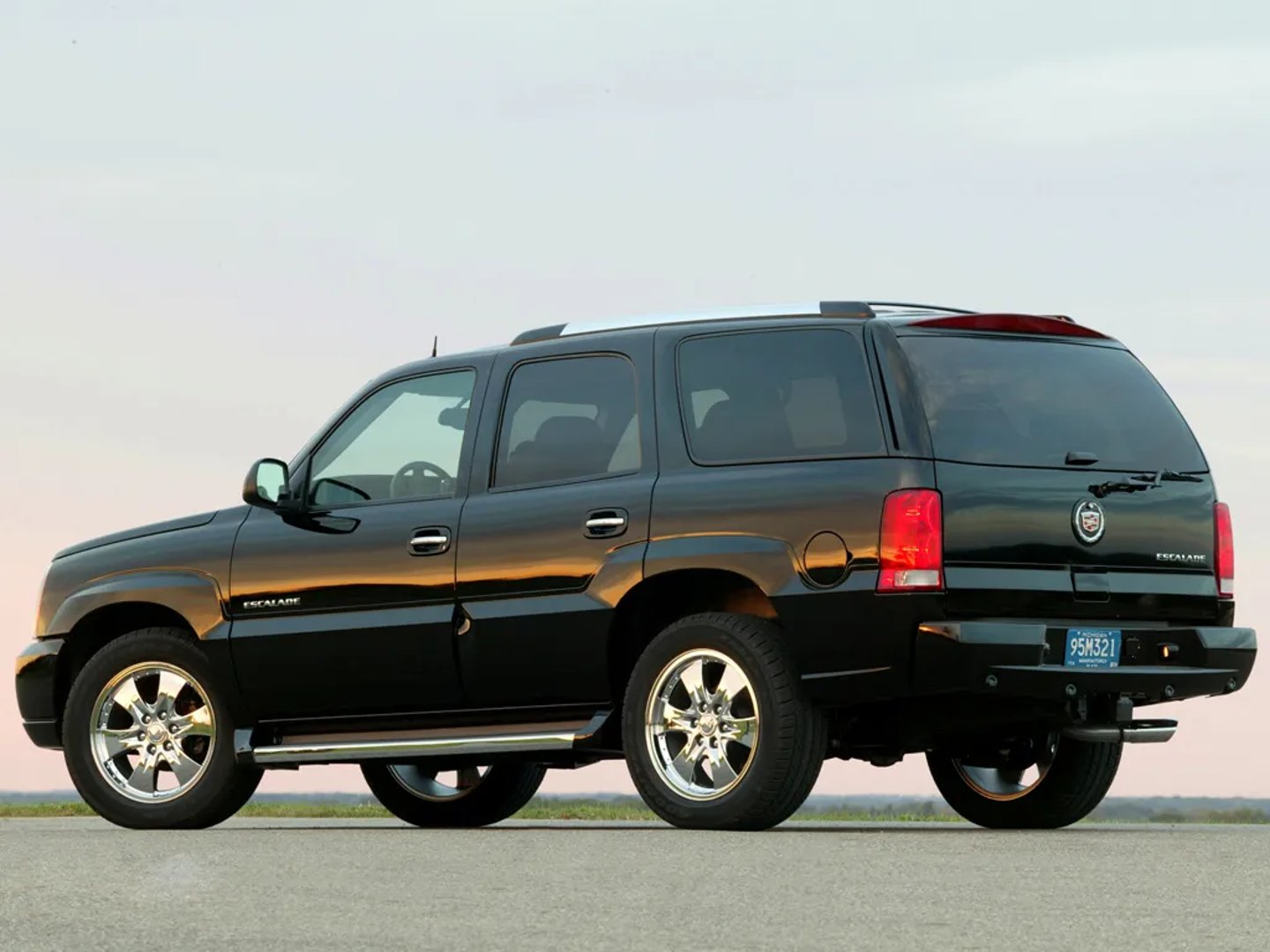Cadillac_Escalade_2_generation__SUV_5-doors__6.jpg