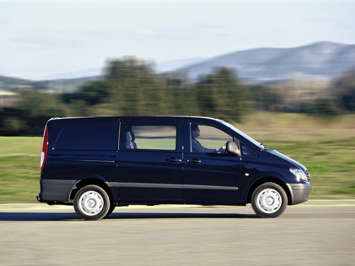 Mercedes_Vito_2_generation__Minivan__2.jpg