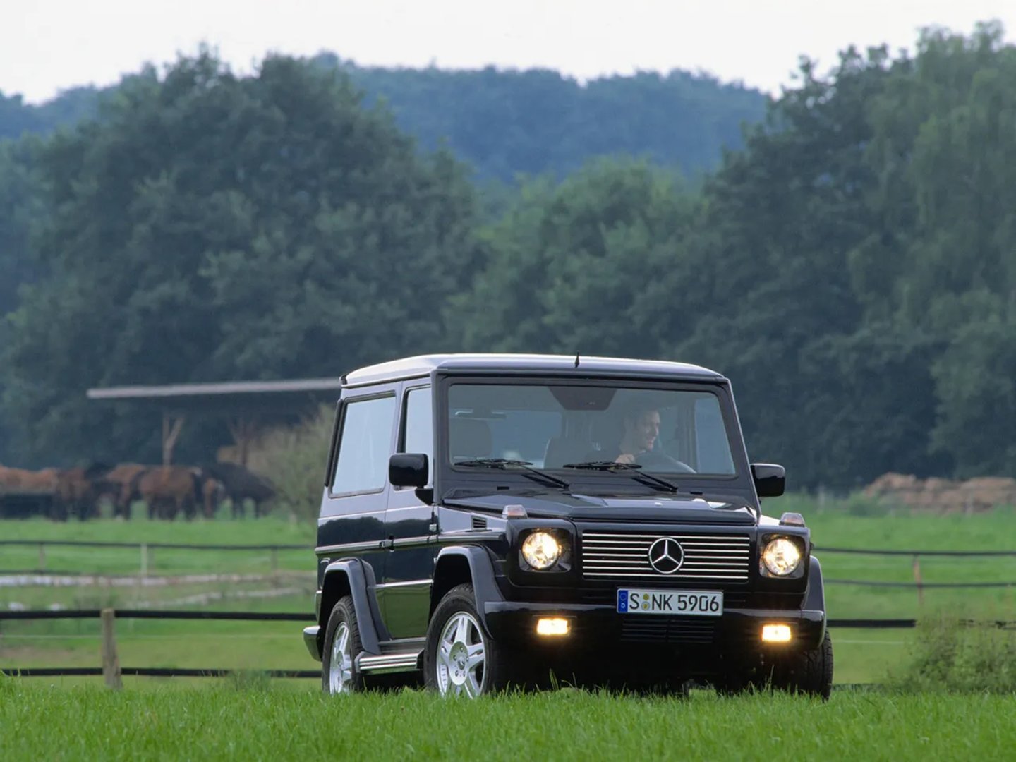 Mercedes_G-Class_2_generation_restyling_2__SUV_3-doors__3.jpg