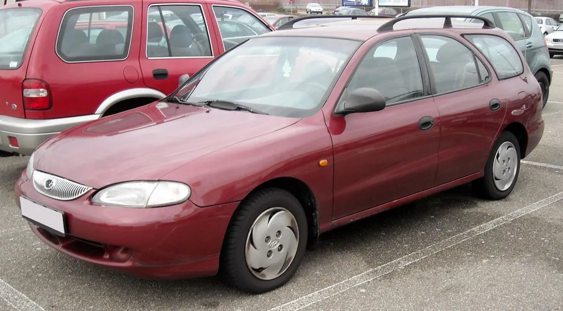 Hyundai_Avante_2_generation__Estate_5-door__1.jpg