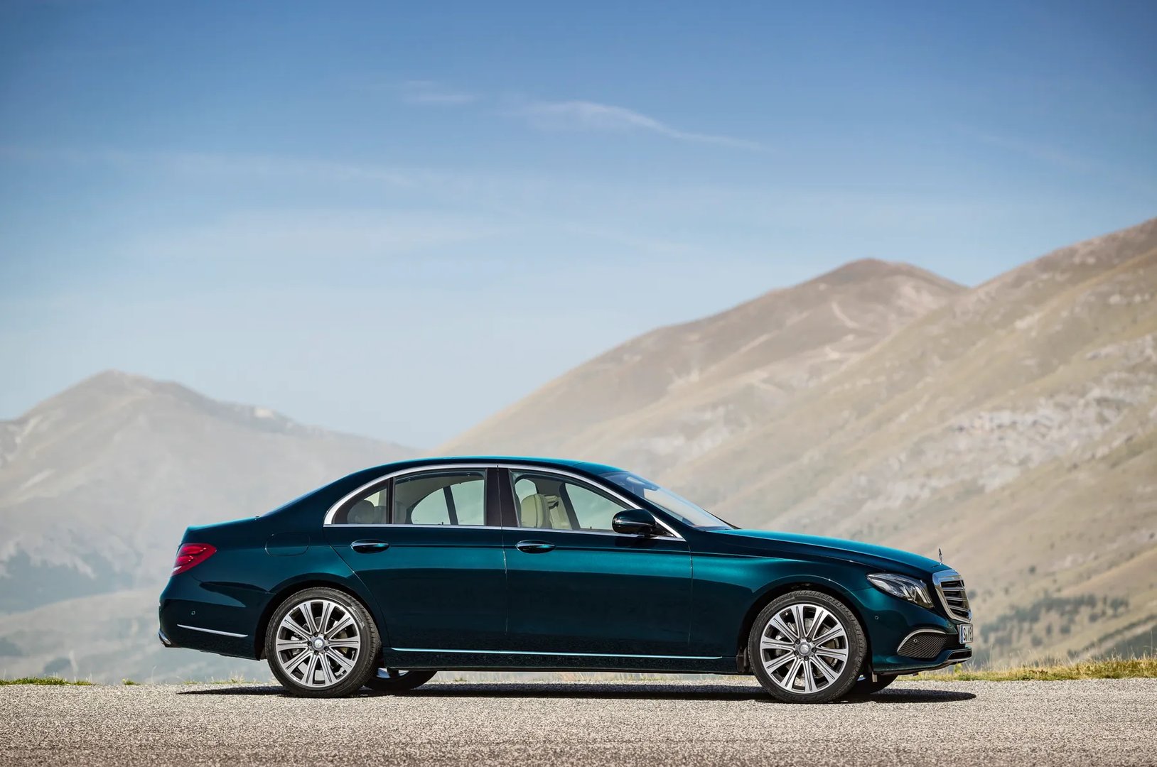 Mercedes_E-Class_5_generation__Sedan__6.jpg