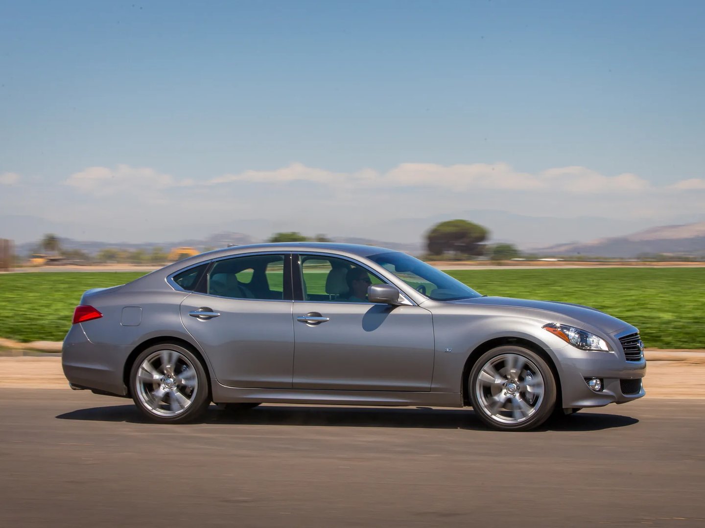 Infiniti_Q70_1_generation__Sedan__11.jpg