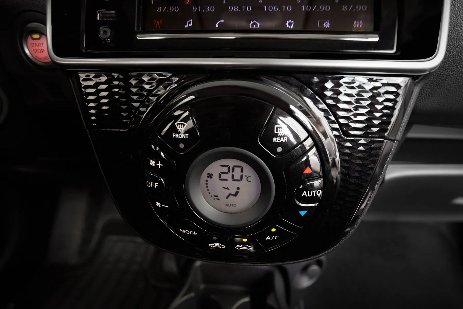 Nissan_March_5_generation__Mini_5-doors__11.jpg