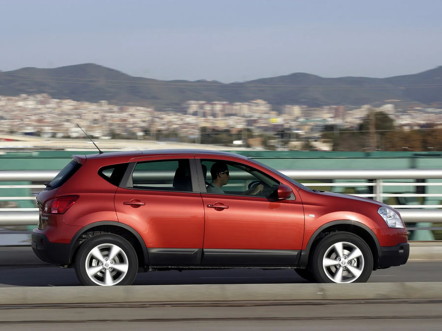 Nissan_Qashqai_1_generation__SUV_5-doors__3.jpg