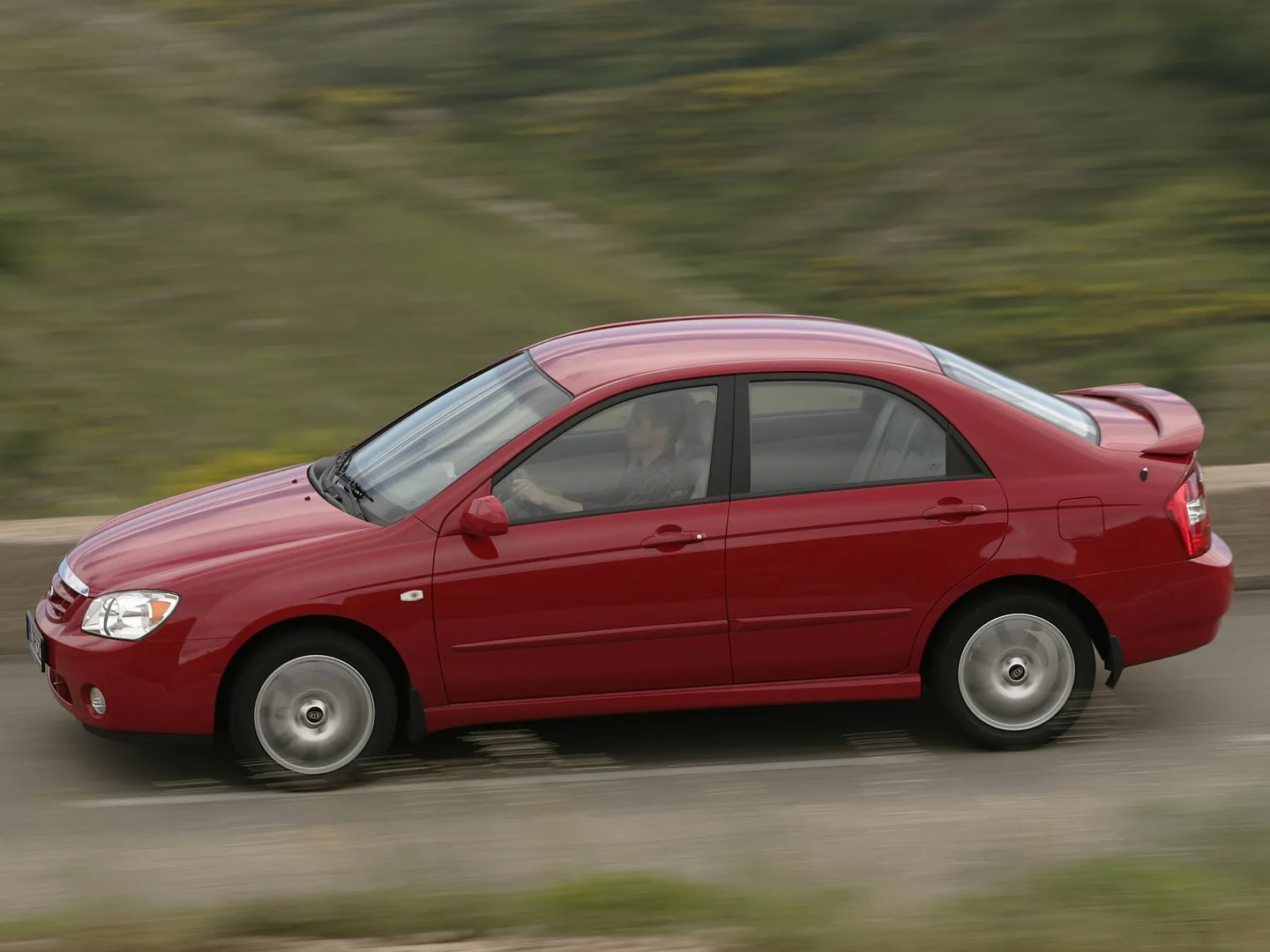Kia_Cerato_1_generation__Sedan__4.jpg