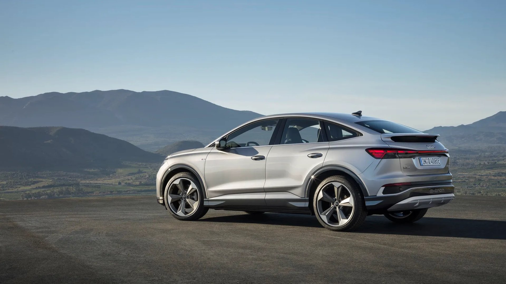 Audi_Q4_Sportback_e-tron_1_generation__SUV_Coupe__11.jpg