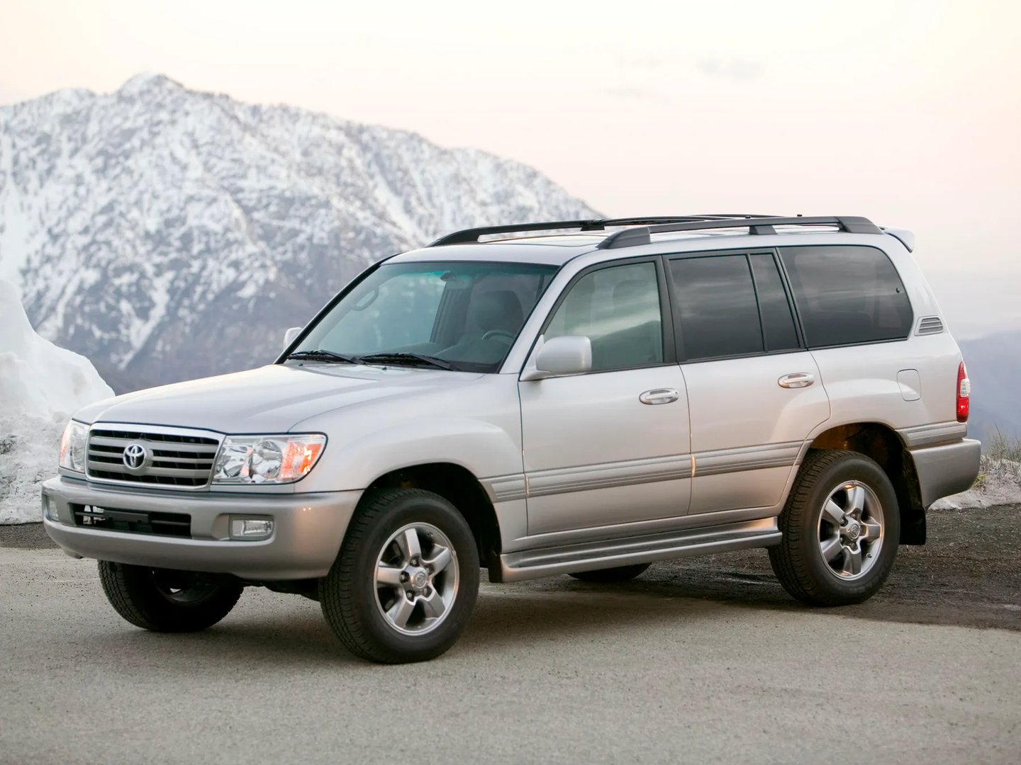 Toyota_LC_10_generation_restyling_2__SUV_5-doors__1.jpg