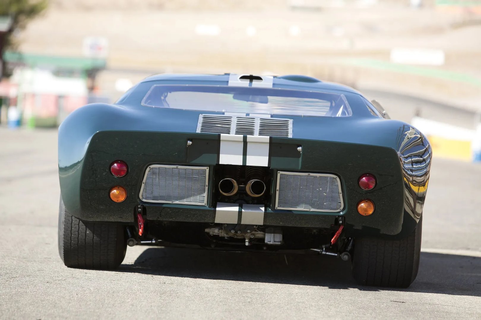 Ford_GT40_1_generation__Coupe__3.jpg